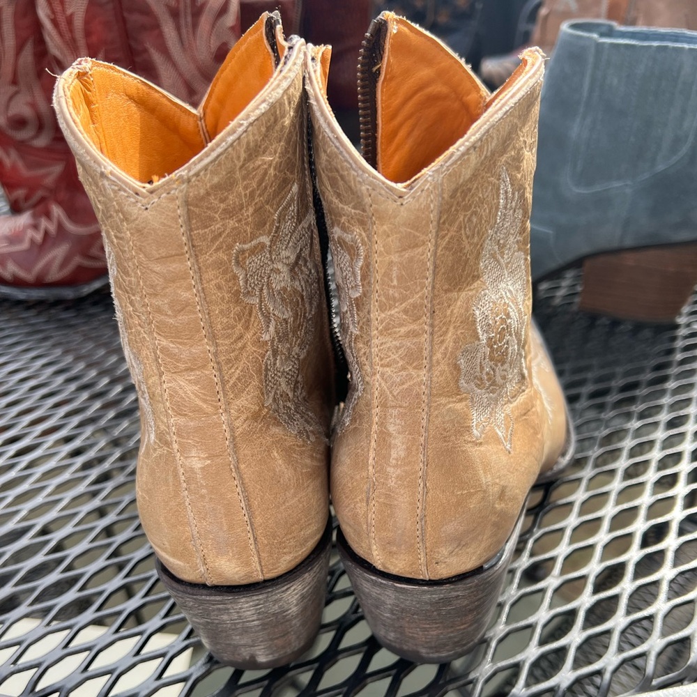 🔥Old Gringo Tan Embroidered VERY Distressed Ankle Boots, EUC, 9 (Actual Photos) - Picture 12 of 16